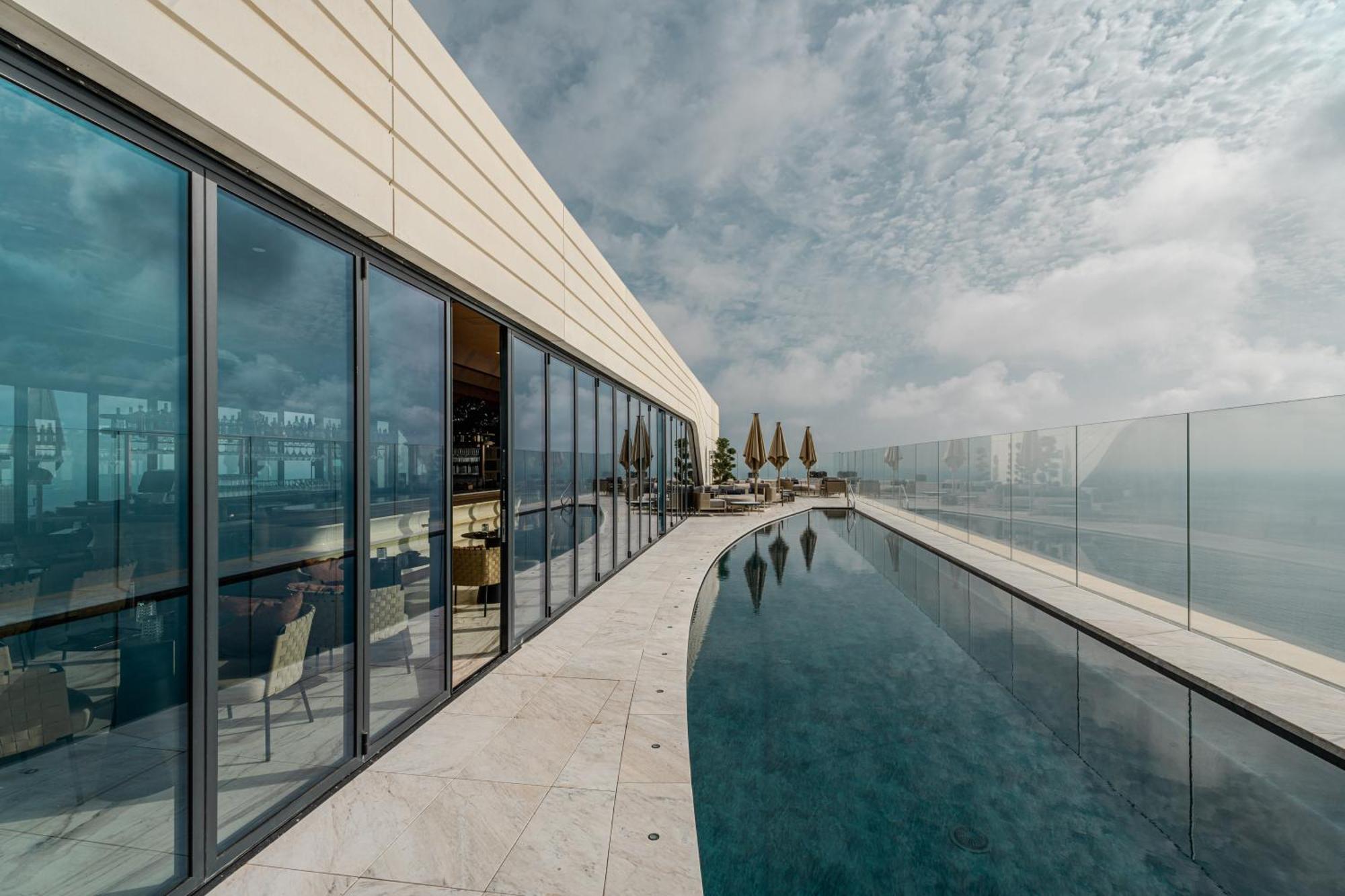 Prestigious With Common Roof Top Pool In Mercury Tower Apartment Saint Julian's