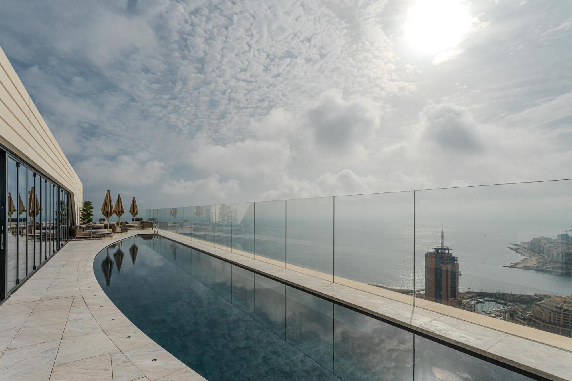 Prestigious With Common Roof Top Pool In Mercury Tower Saint Julian's
