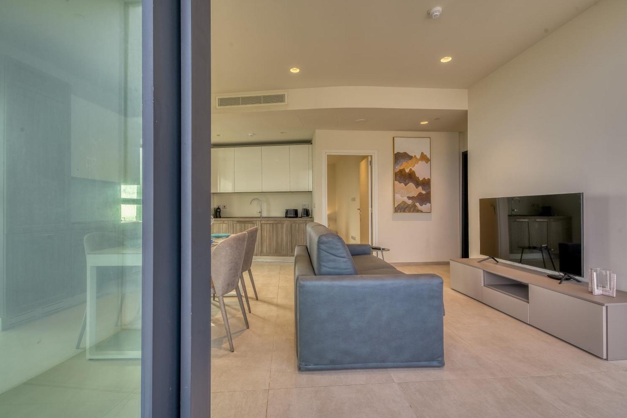 Prestigious With Common Roof Top Pool In Mercury Tower