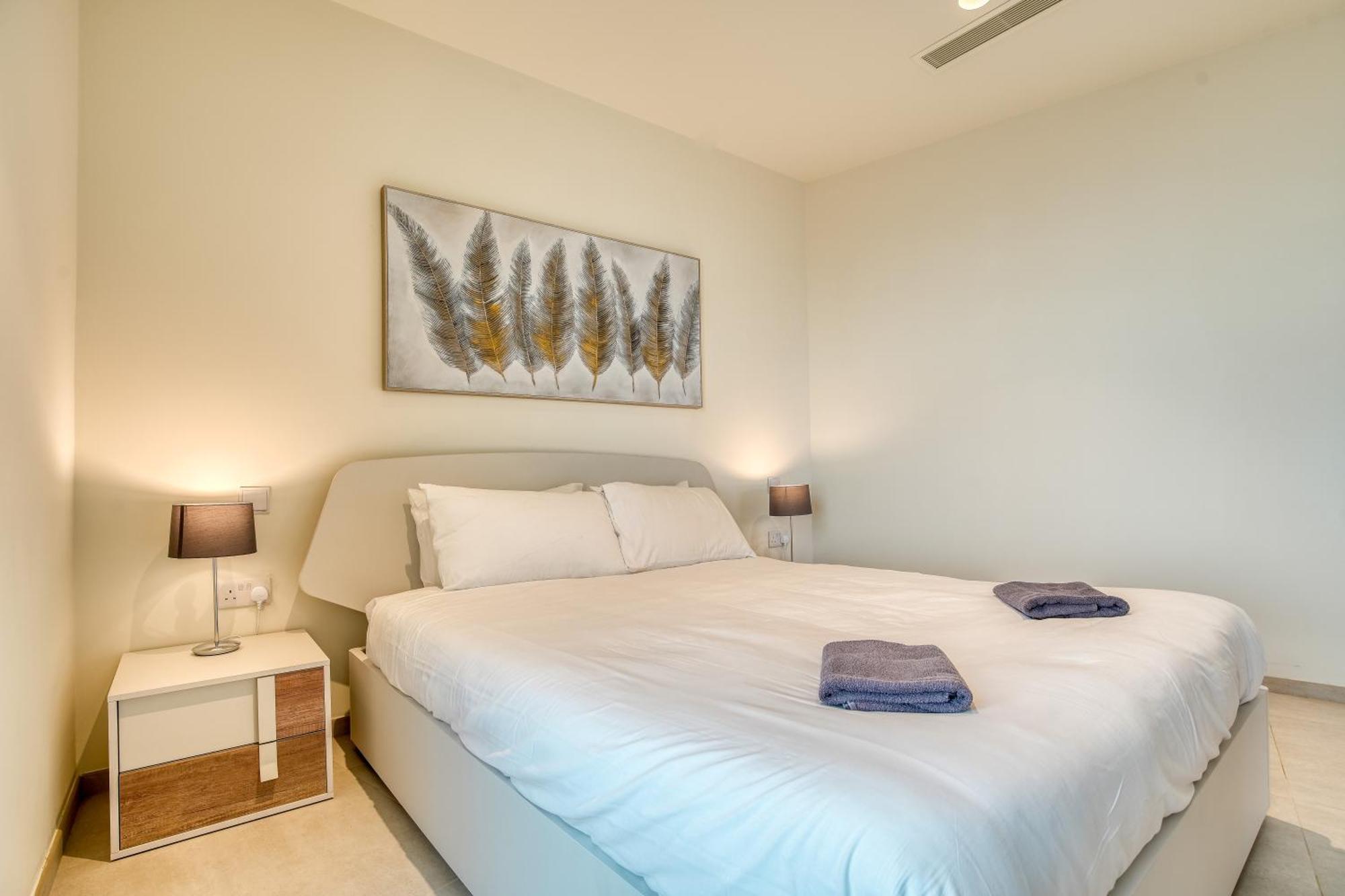 Prestigious With Common Roof Top Pool In Mercury Tower *
