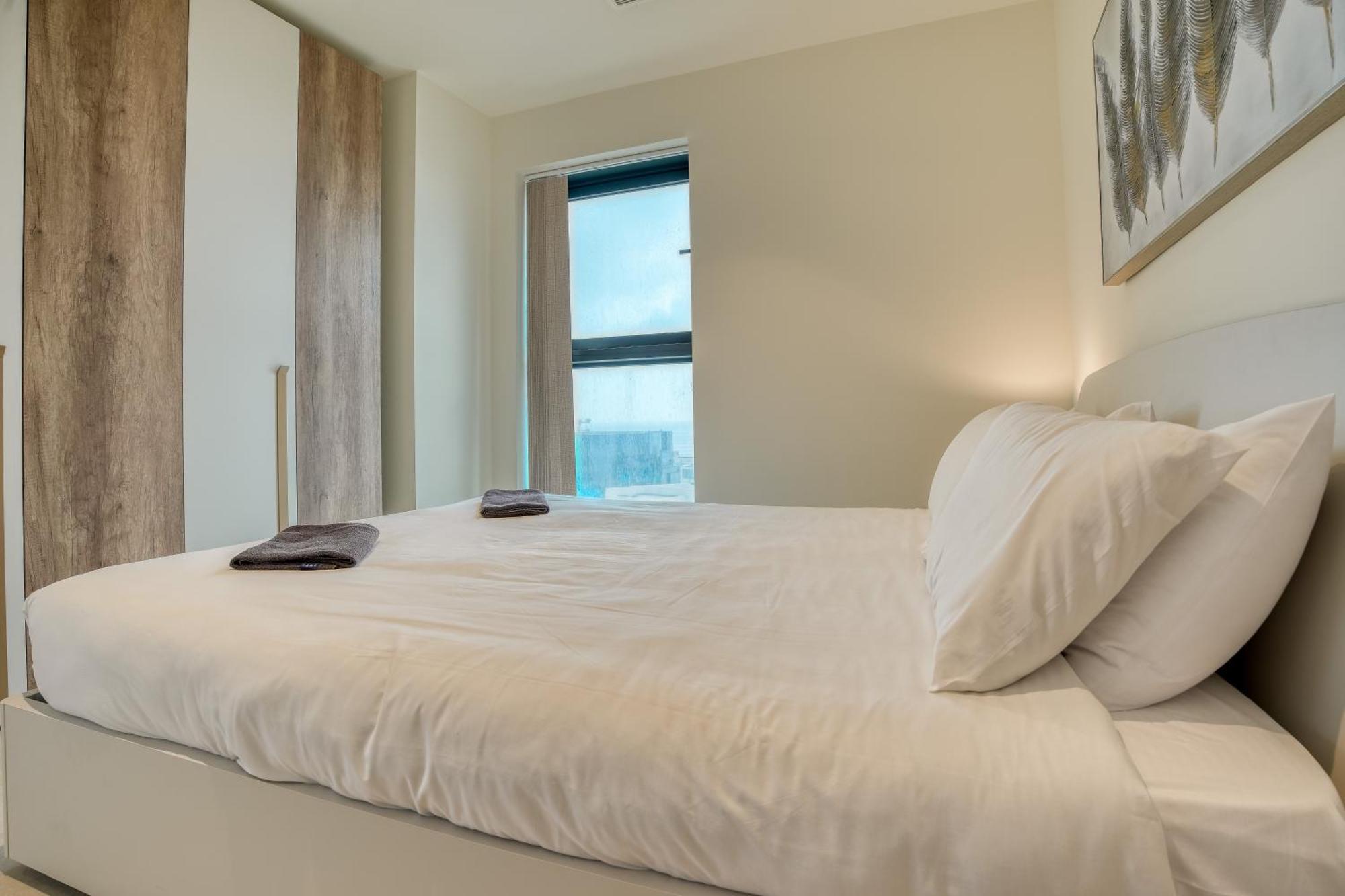 Prestigious With Common Roof Top Pool In Mercury Tower * Saint Julian's